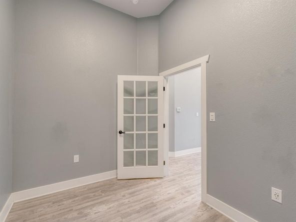 525 E Main St, Midlothian, TX 76065